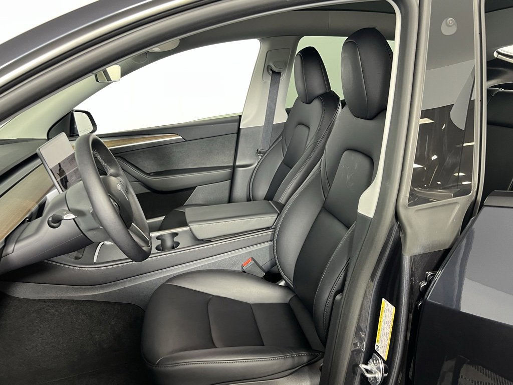 Used 2025 Tesla Model Y Long Range image 22