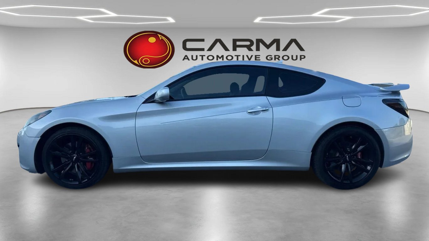 Used 2010 Hyundai Genesis 2.0T RWD image 2