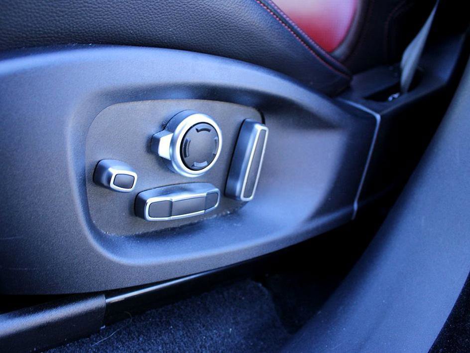 Used 2020 Jaguar F-PACE Checkered Flag image 12