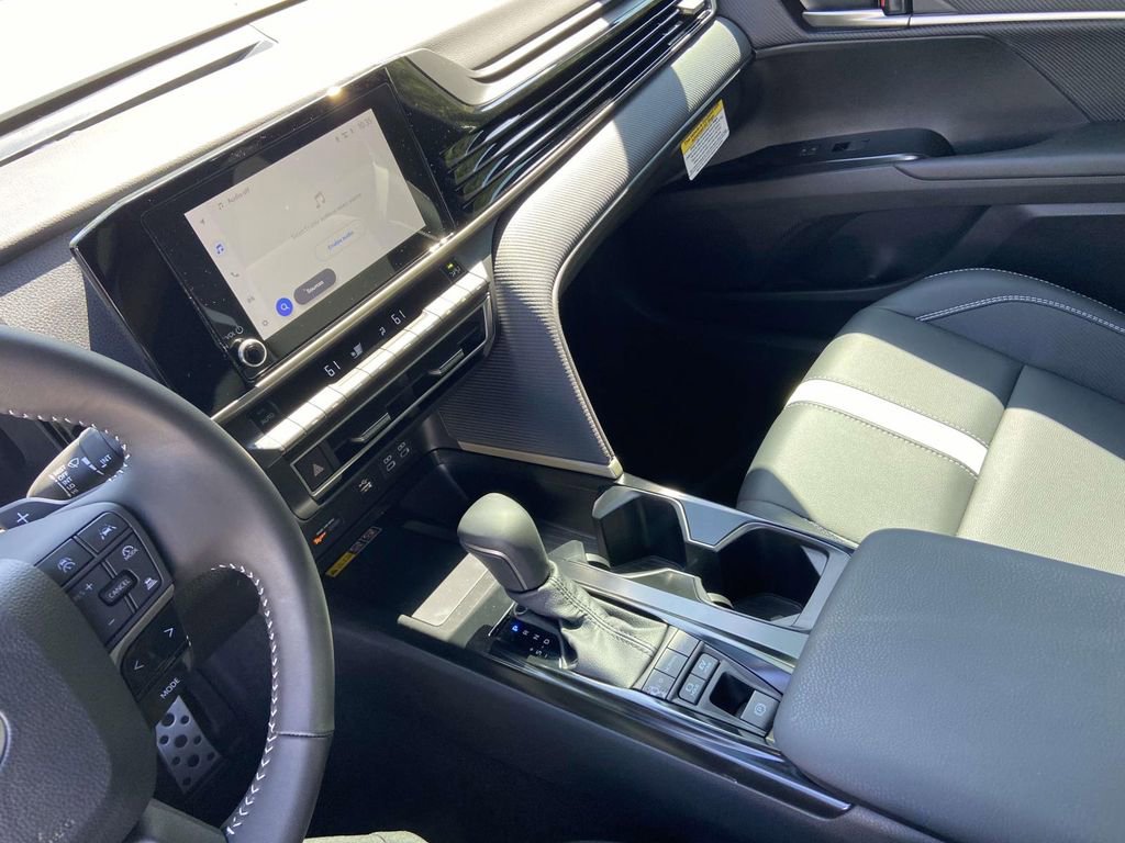 Used 2025 Toyota Camry SE image 25
