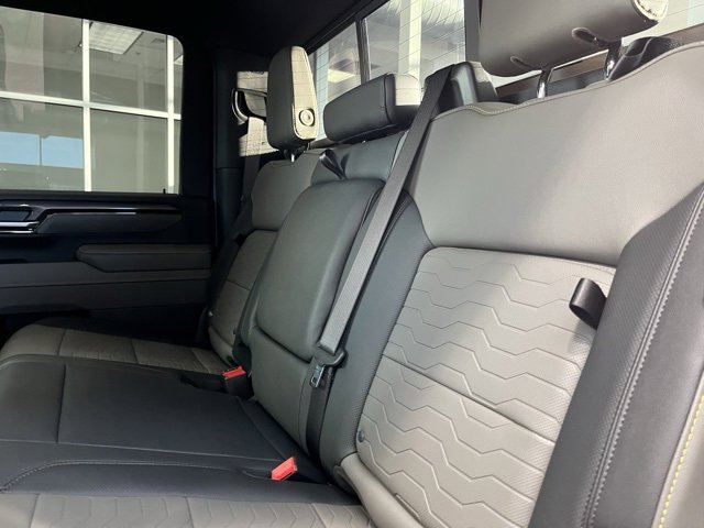 Used 2025 Chevrolet Silverado 2500 ZR2 w/ Technology Package image 11