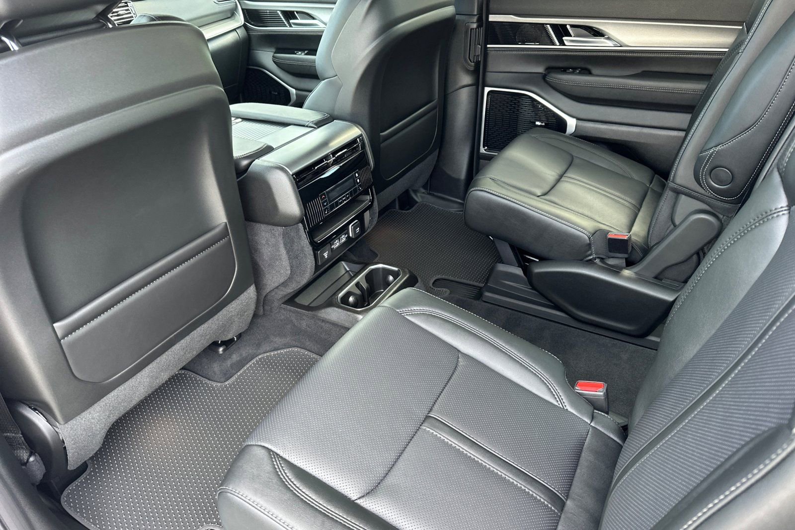 New 2026 Jeep Grand Wagoneer Limited image 12
