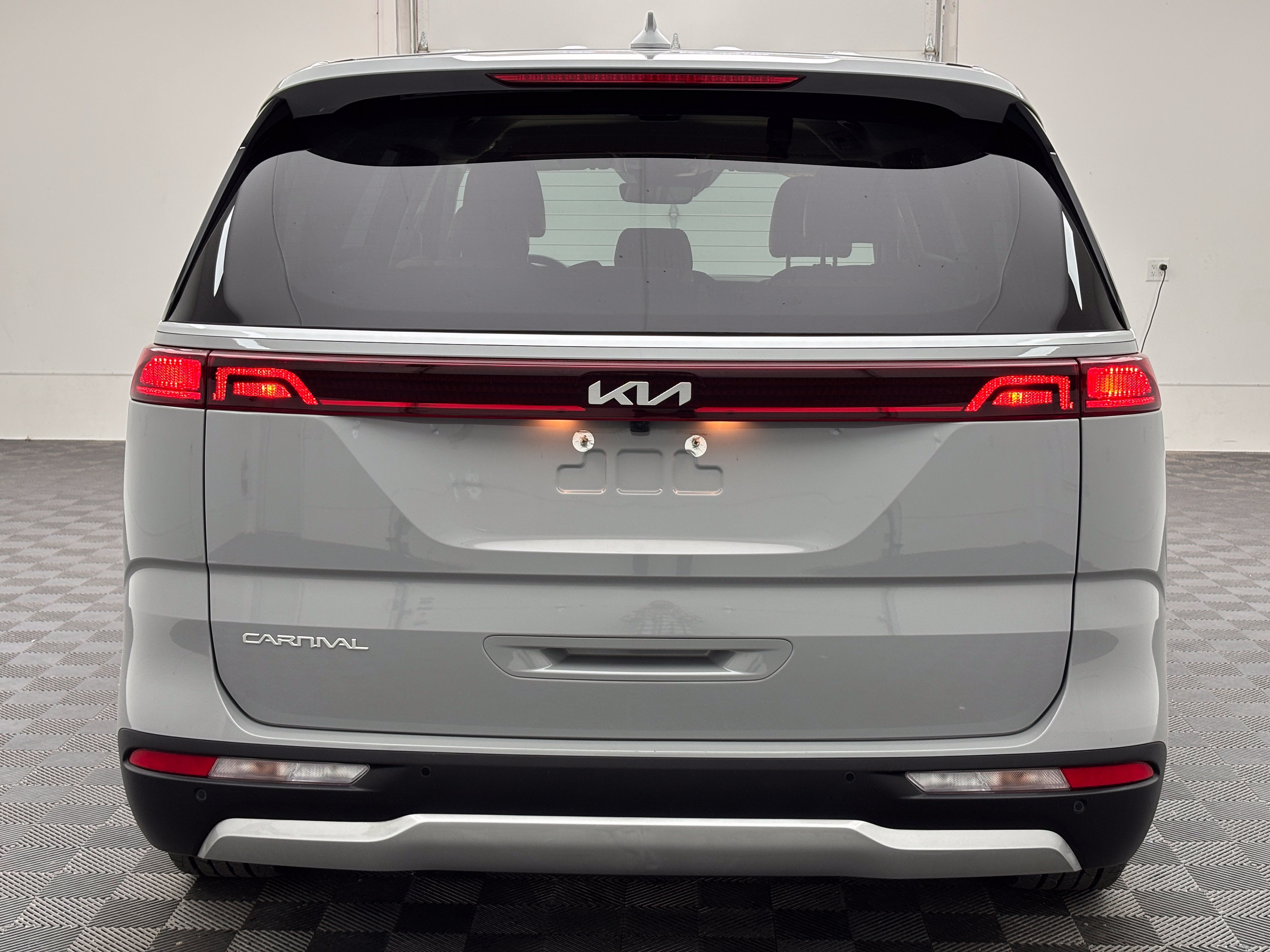 Used 2023 Kia Carnival EX FWD image 7