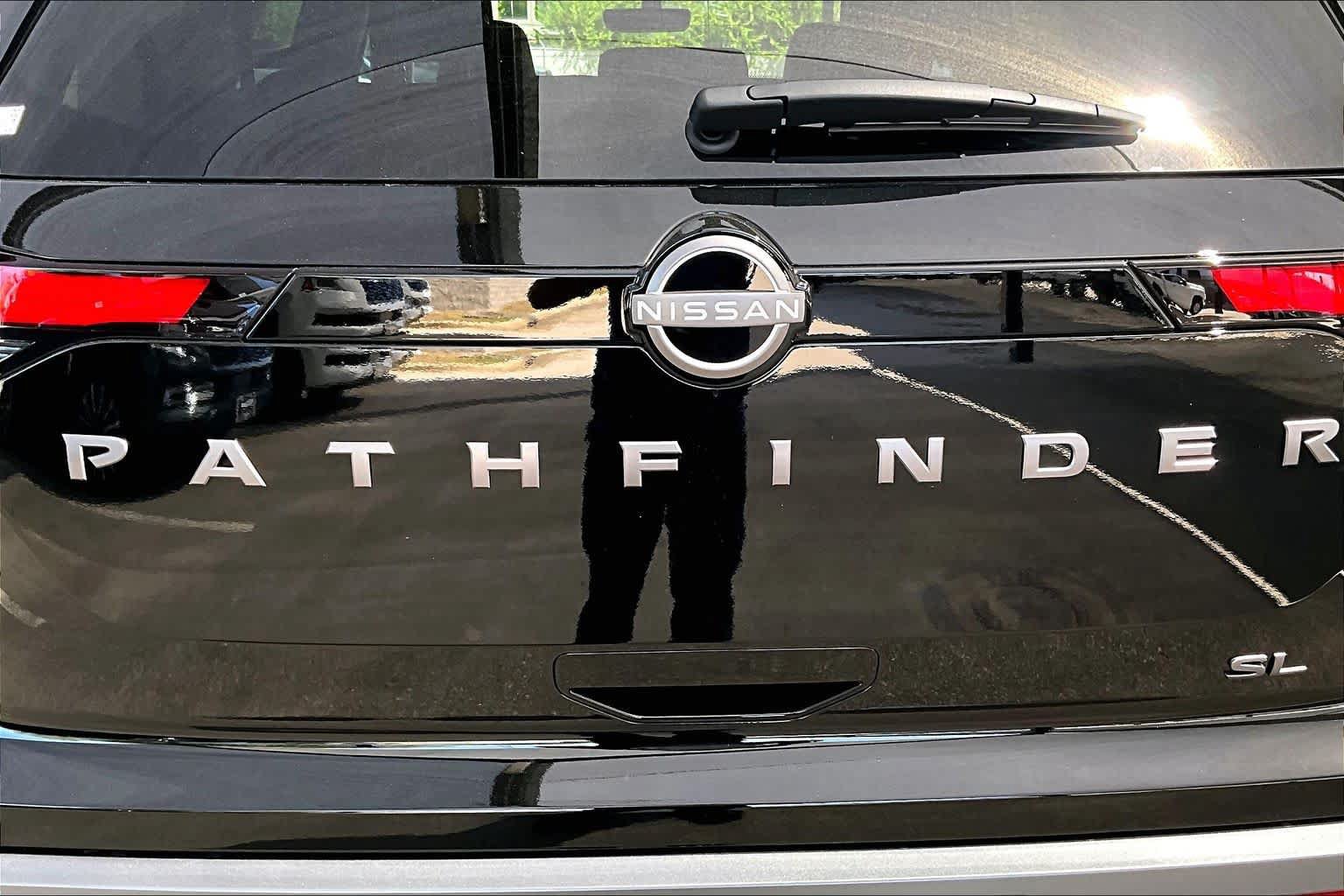 New 2026 Nissan Pathfinder SL FWD image 8