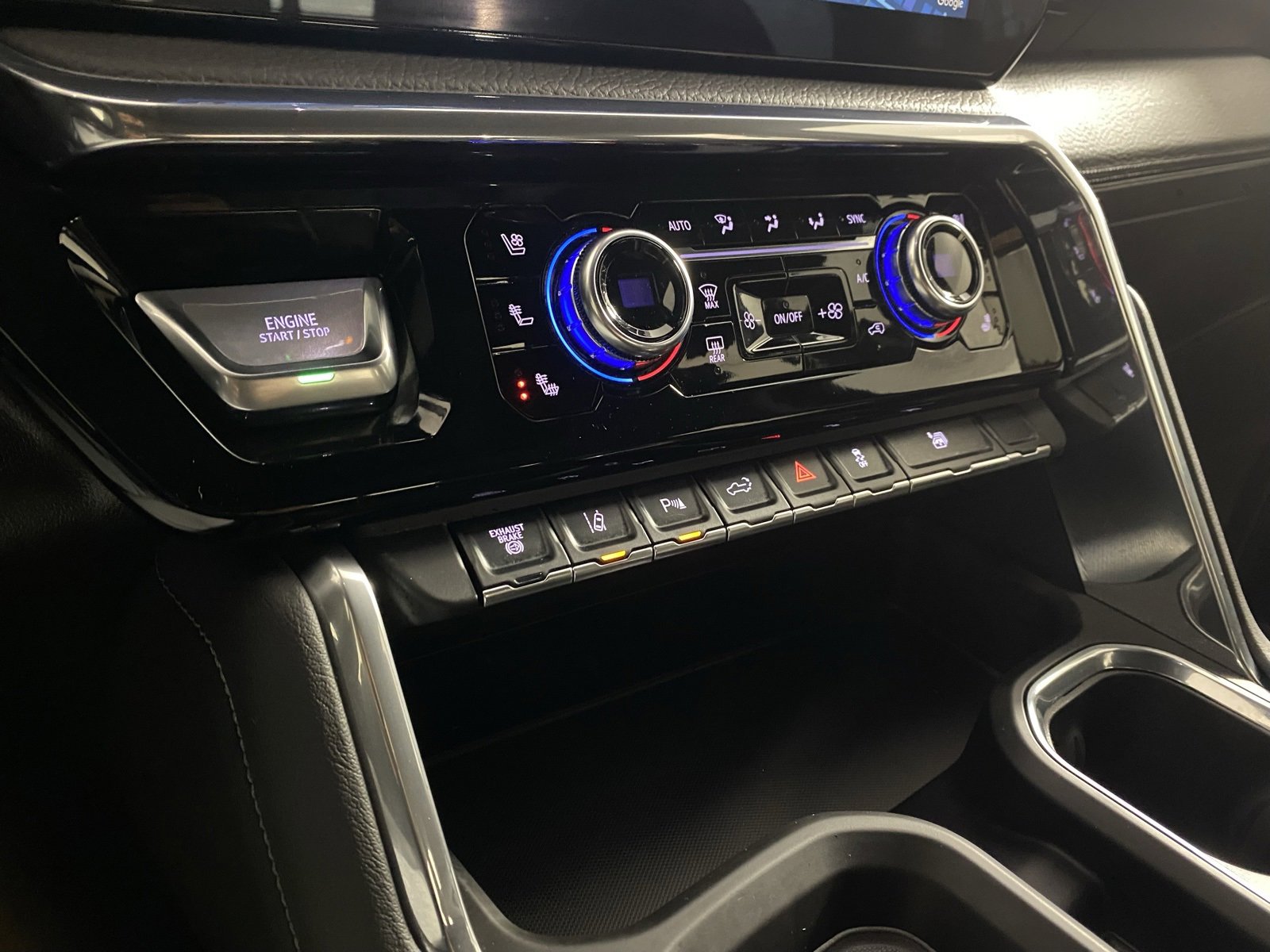 Used 2025 GMC Sierra 3500 Denali w/ Denali Reserve Package image 23