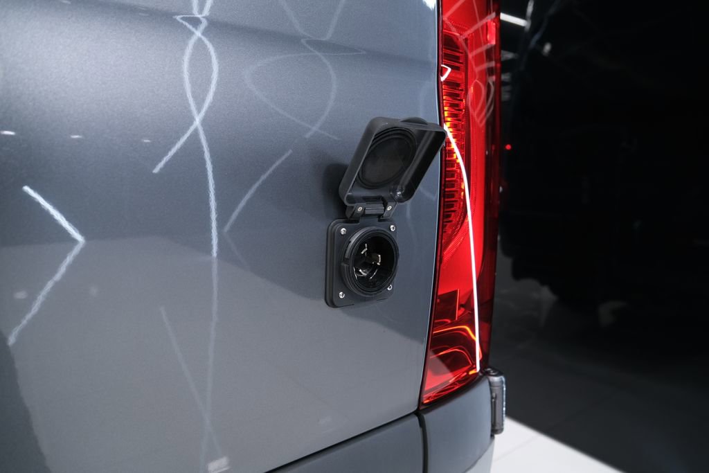 Used 2021 Mercedes-Benz Sprinter 2500 image 11