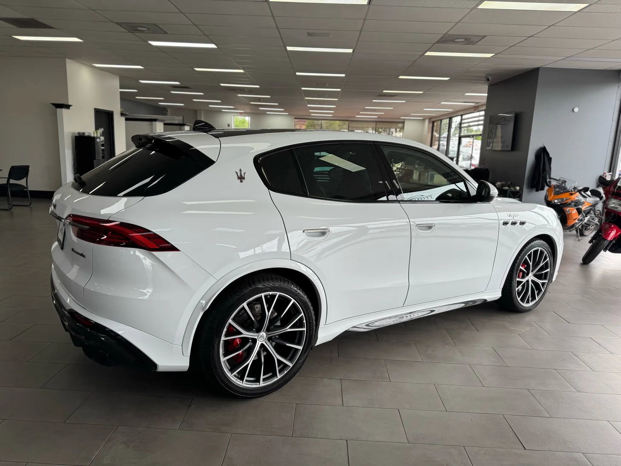 Used 2023 Maserati Grecale Trofeo image 6