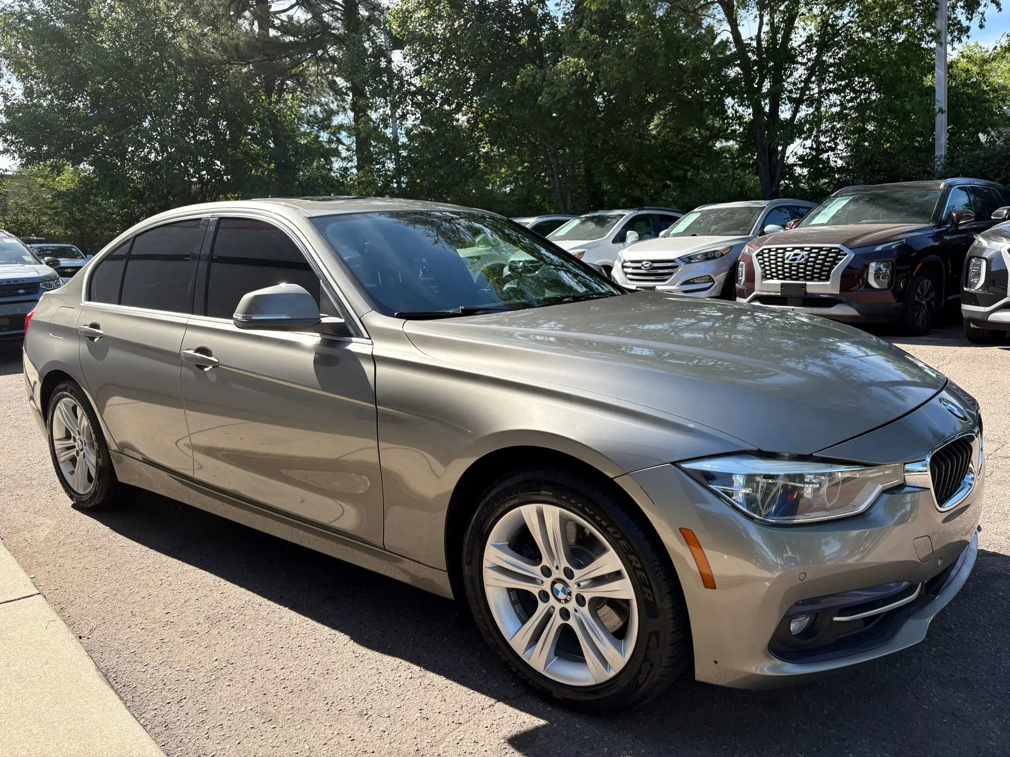 Used 2017 BMW 330i xDrive Sedan AWD/4WD image 4