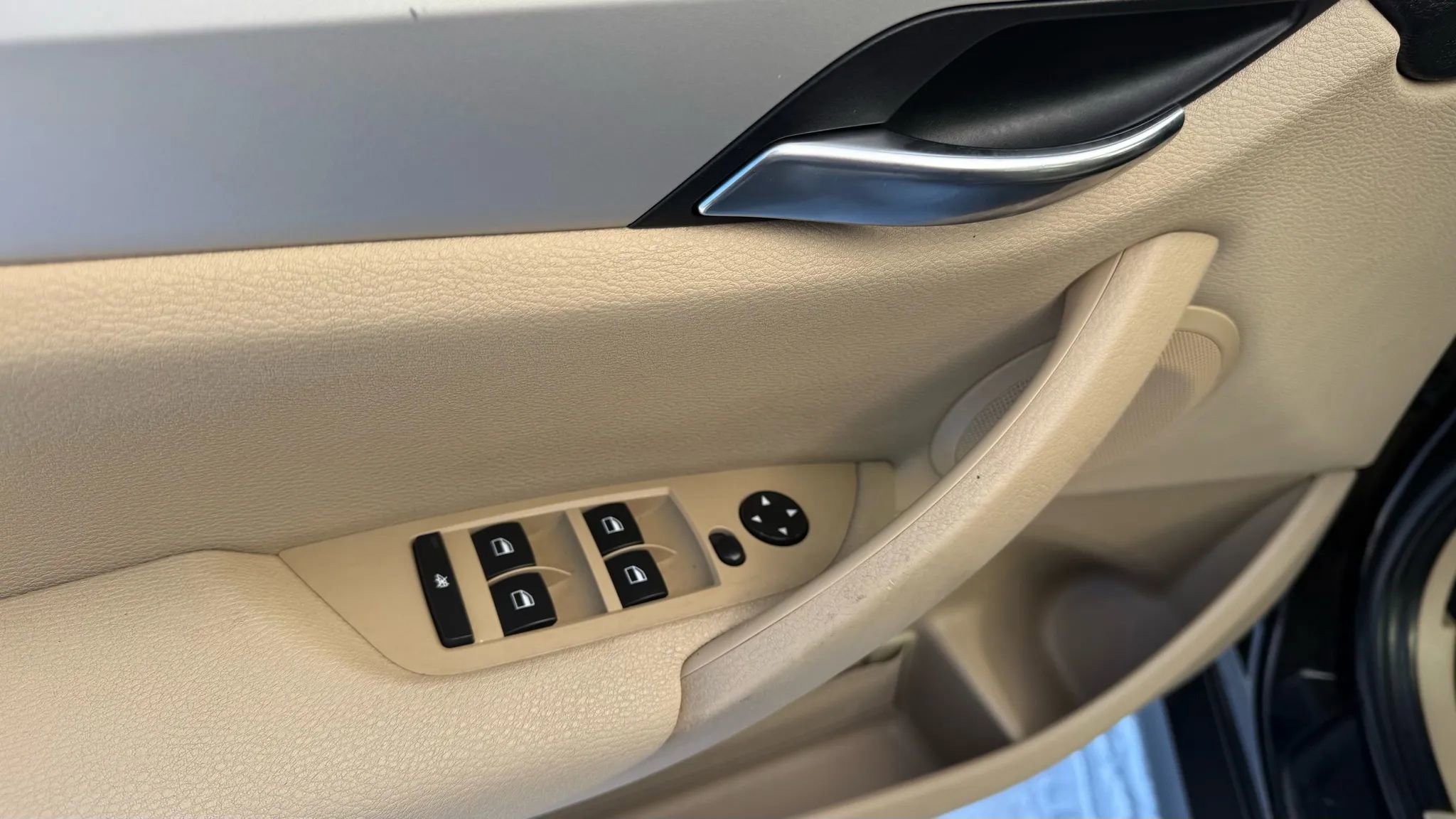 Used 2015 BMW X1 xDrive28i image 16