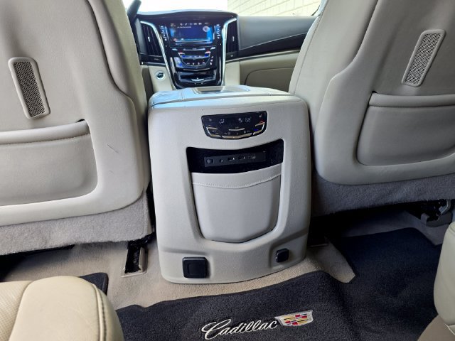 Used 2018 Cadillac Escalade ESV Premium Luxury AWD/4WD image 26