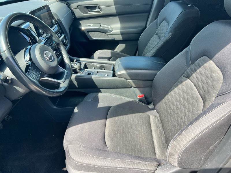 Used 2023 Nissan Pathfinder SV image 8
