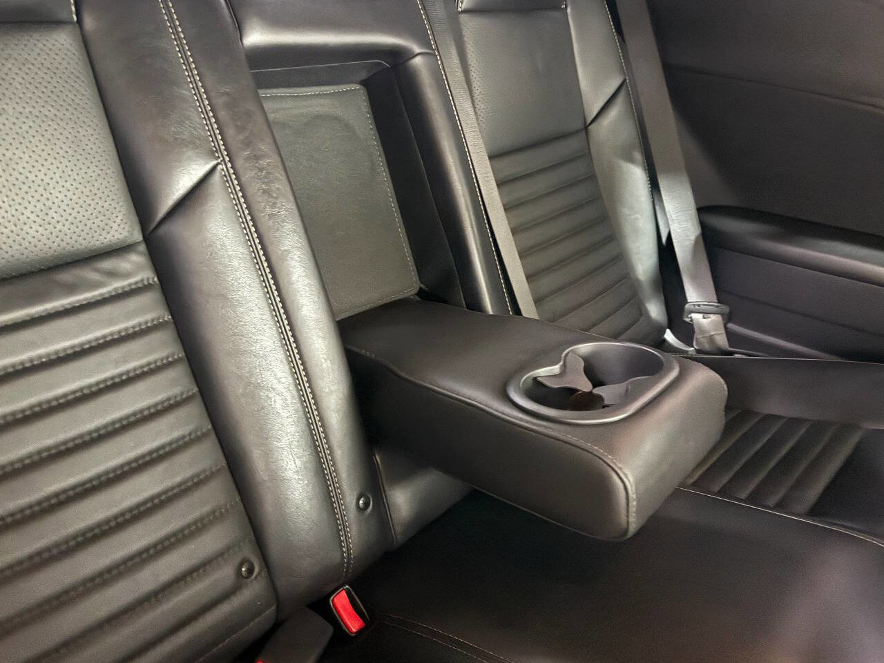 Used 2012 Dodge Challenger SXT RWD image 27