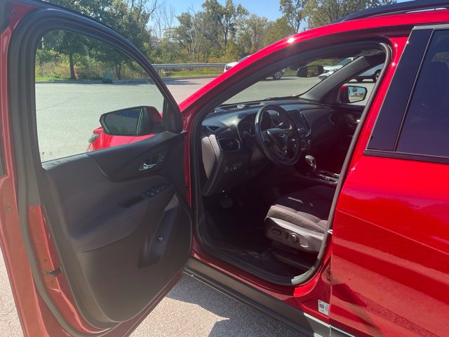 Used 2024 Chevrolet Equinox RS w/ LPO, Floor Liner Package FWD image 15