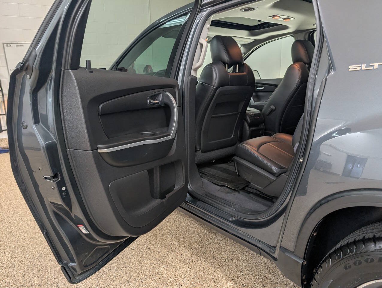 Used 2011 GMC Acadia SLT AWD/4WD image 14
