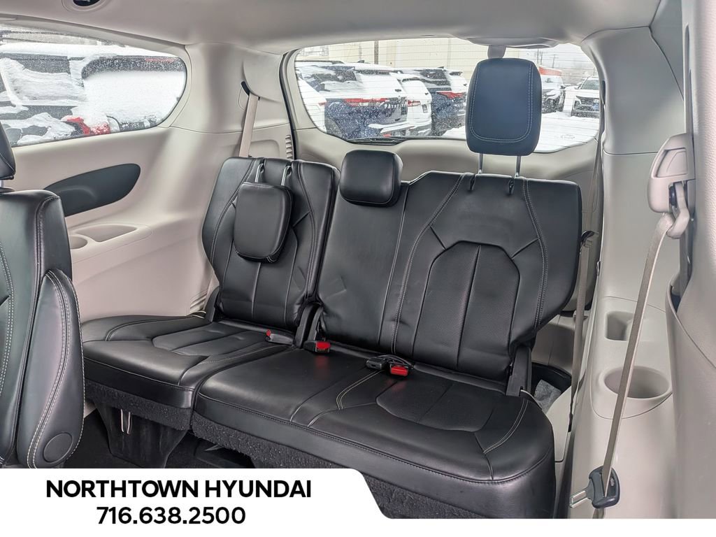 Used 2024 Chrysler Pacifica Touring-L image 36