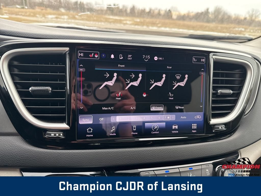Used 2024 Chrysler Pacifica Touring-L FWD image 25
