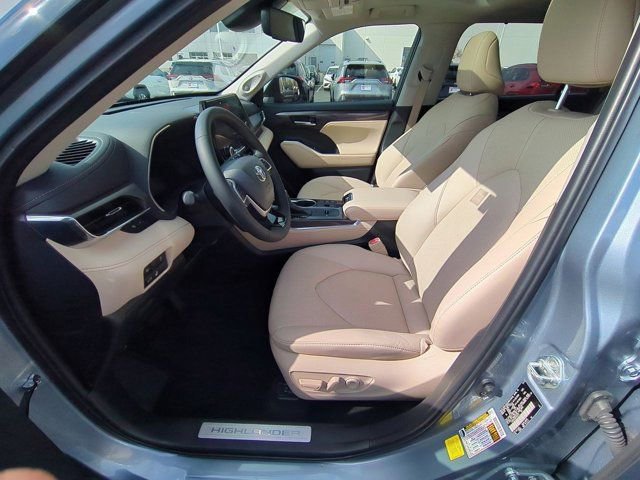 Used 2023 Toyota Highlander Limited FWD image 8