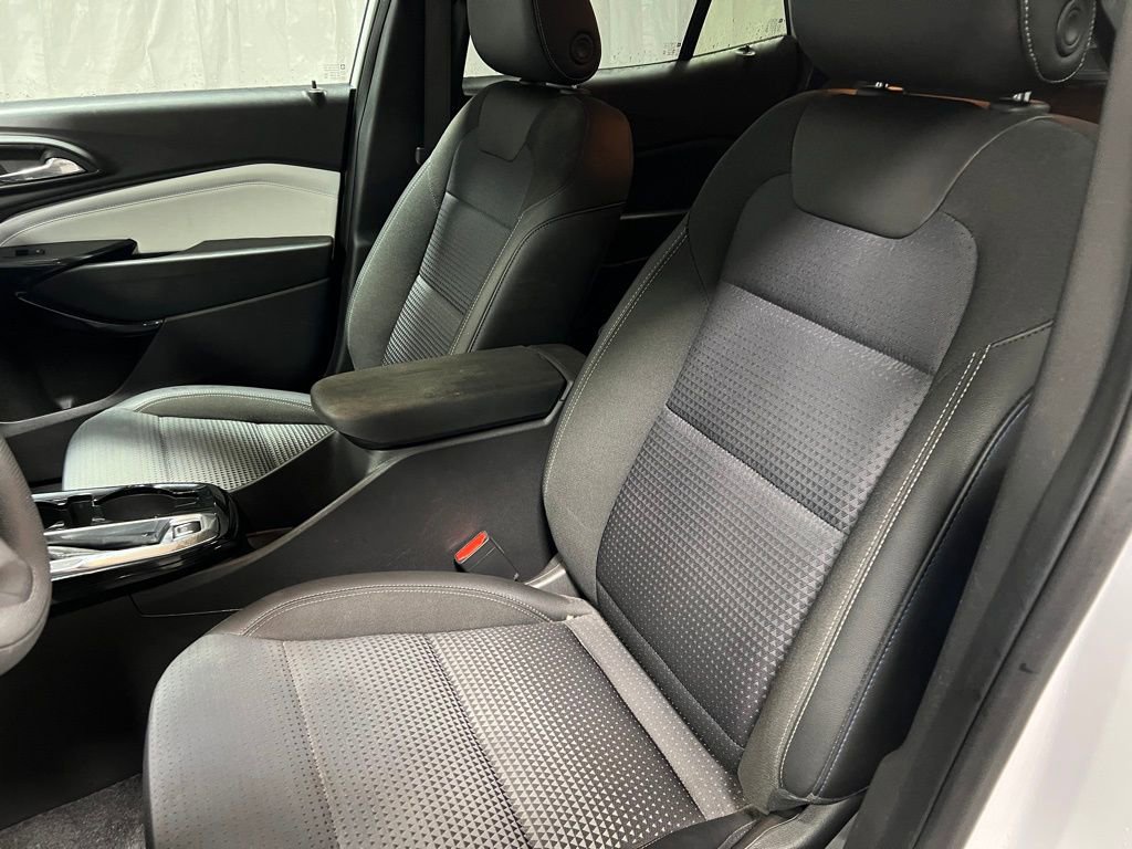 Used 2025 Chevrolet Trax LT image 21