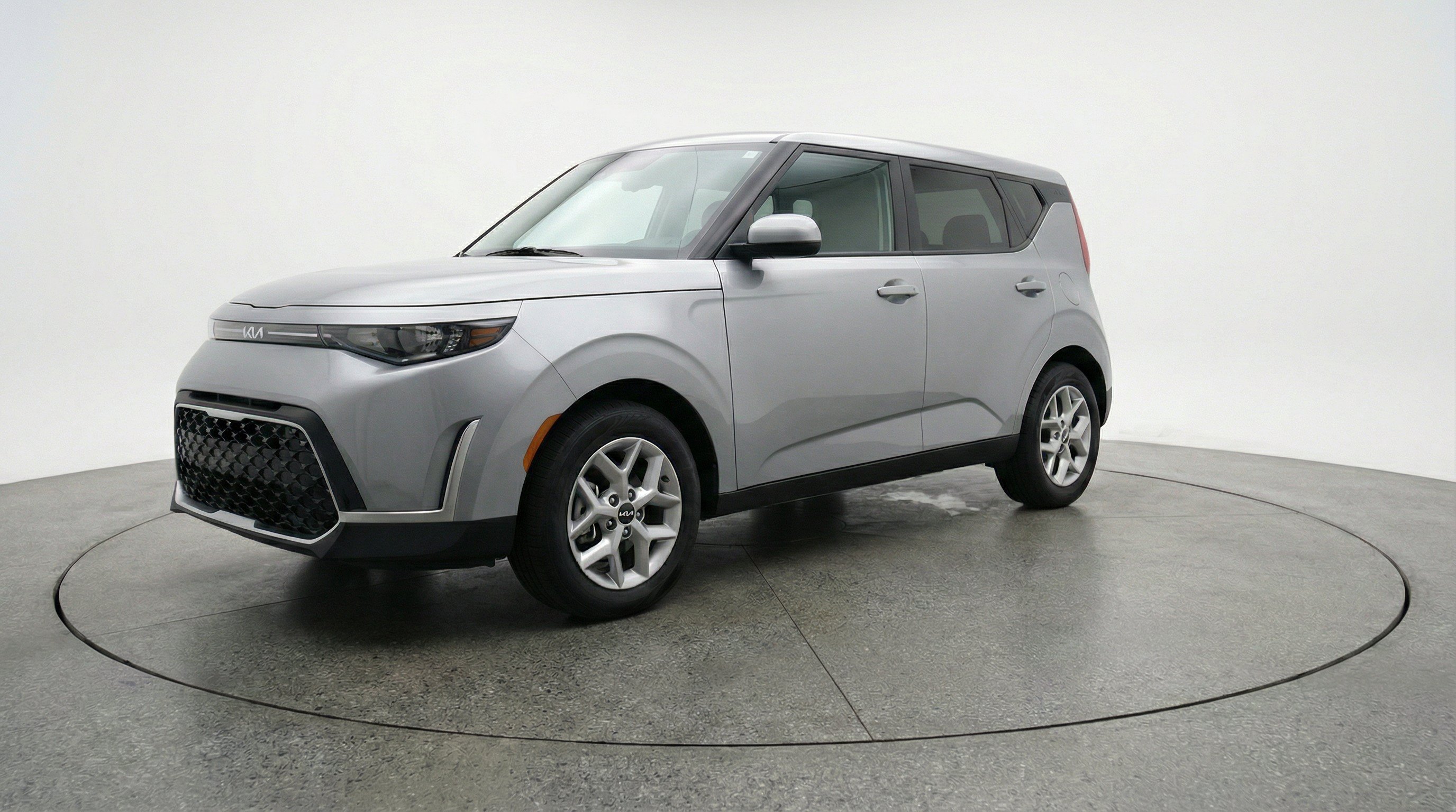 Used 2025 Kia Soul LX w/ LX Technology Package FWD image 3