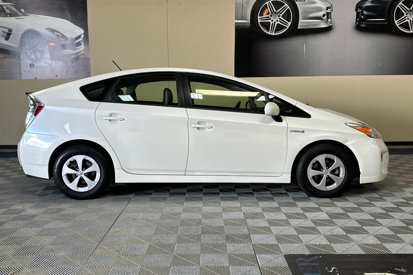 Used 2015 Toyota Prius Four FWD image 3