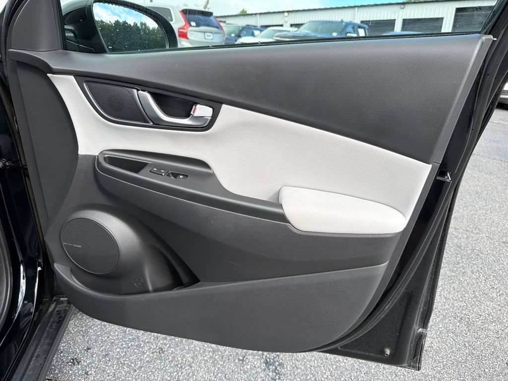 Used 2023 Hyundai Kona Limited FWD image 14