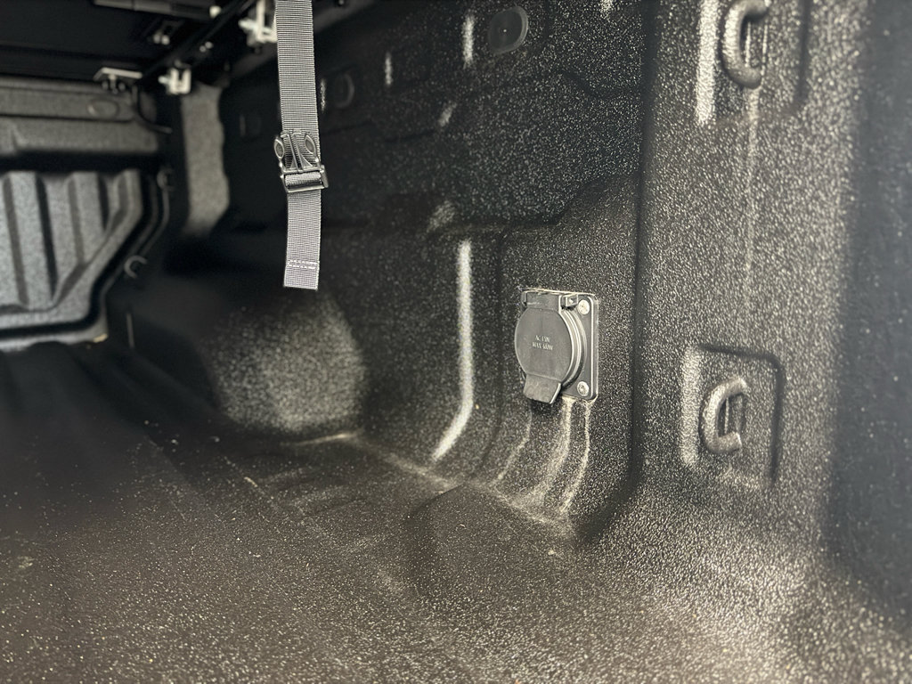 Used 2025 Chevrolet Colorado ZR2 w/ Technology Package AWD/4WD image 32
