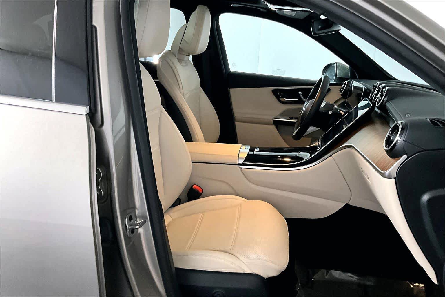 Used 2024 Mercedes-Benz GLC 300 4MATIC image 8