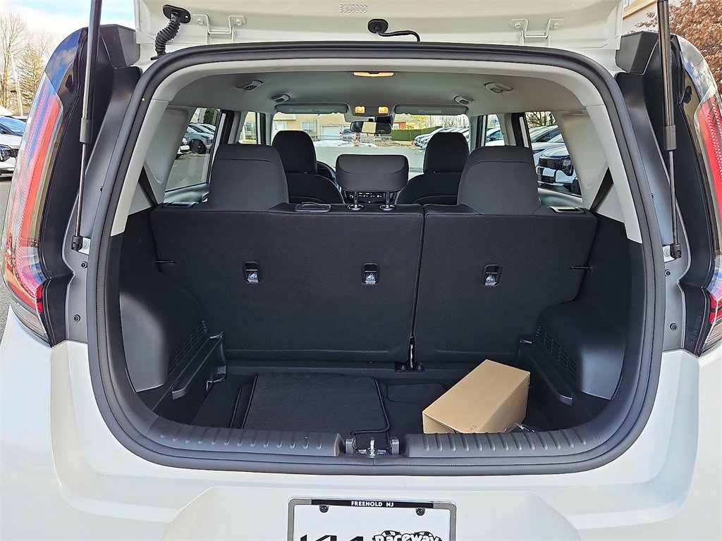 Certified 2025 Kia Soul LX w/ LX Technology Package image 28