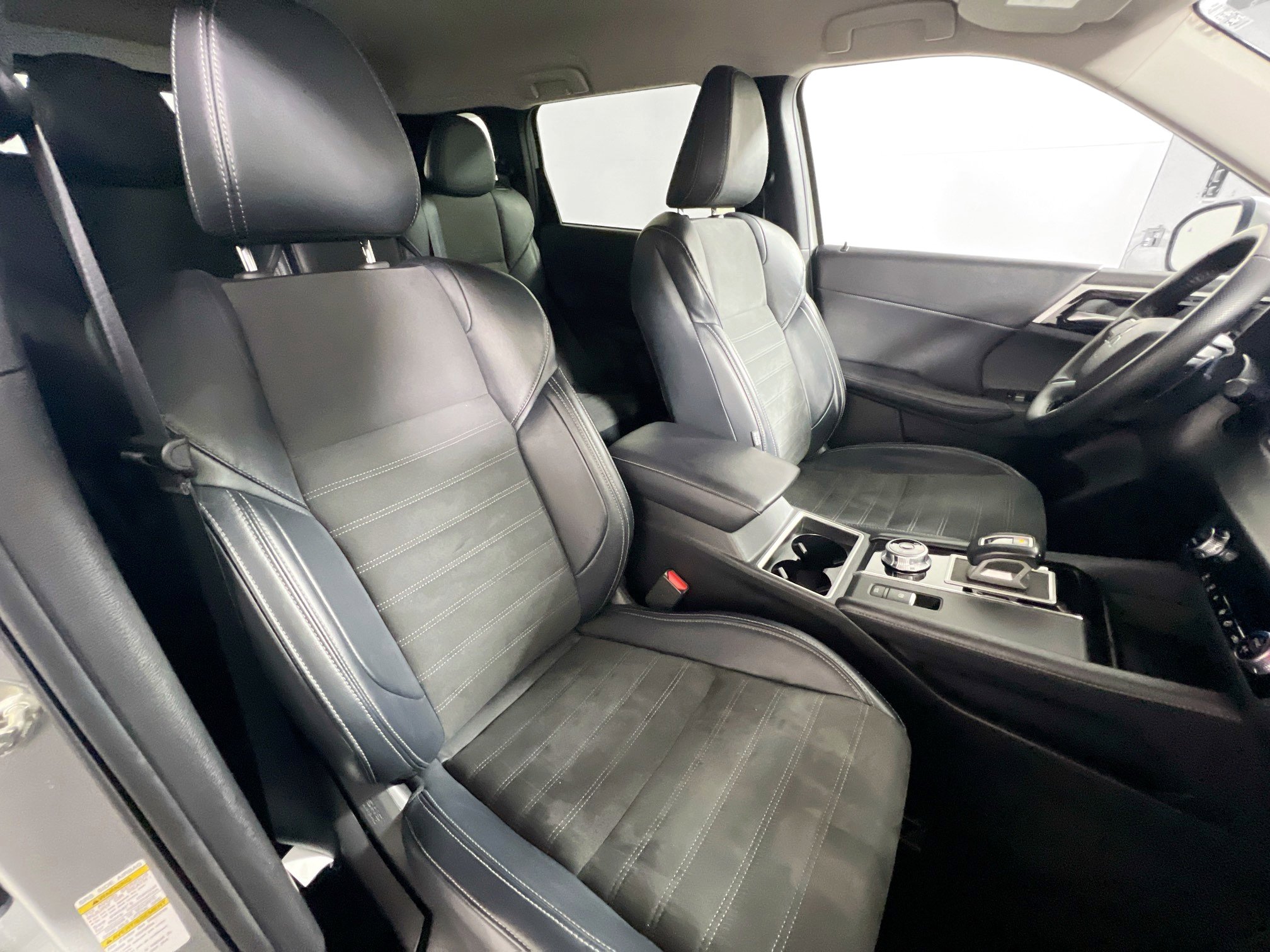 Used 2024 Mitsubishi Outlander SE image 31