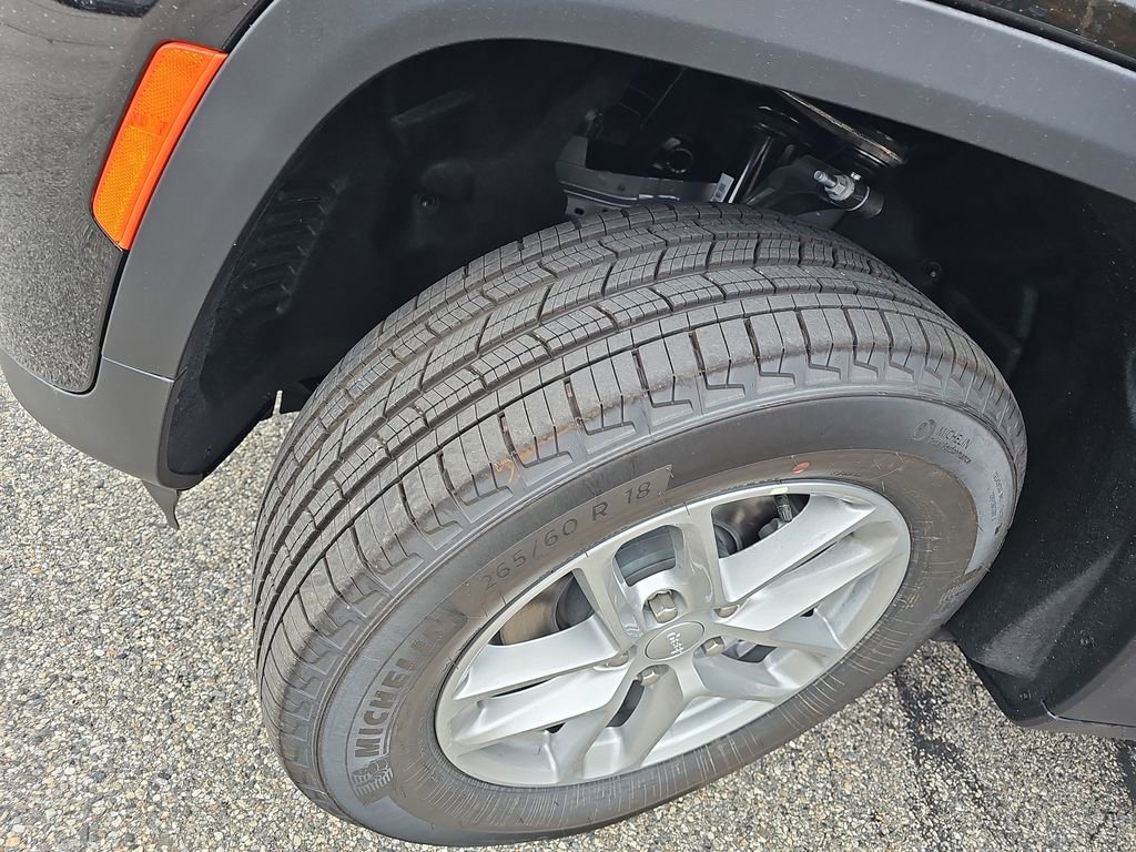 New 2025 Jeep Grand Cherokee Laredo X w/ Trailer Tow Package image 30