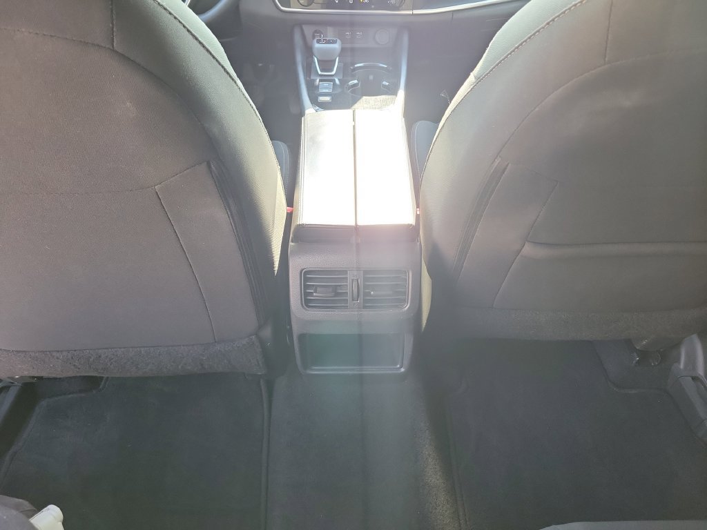 Used 2024 Nissan Rogue S FWD image 15