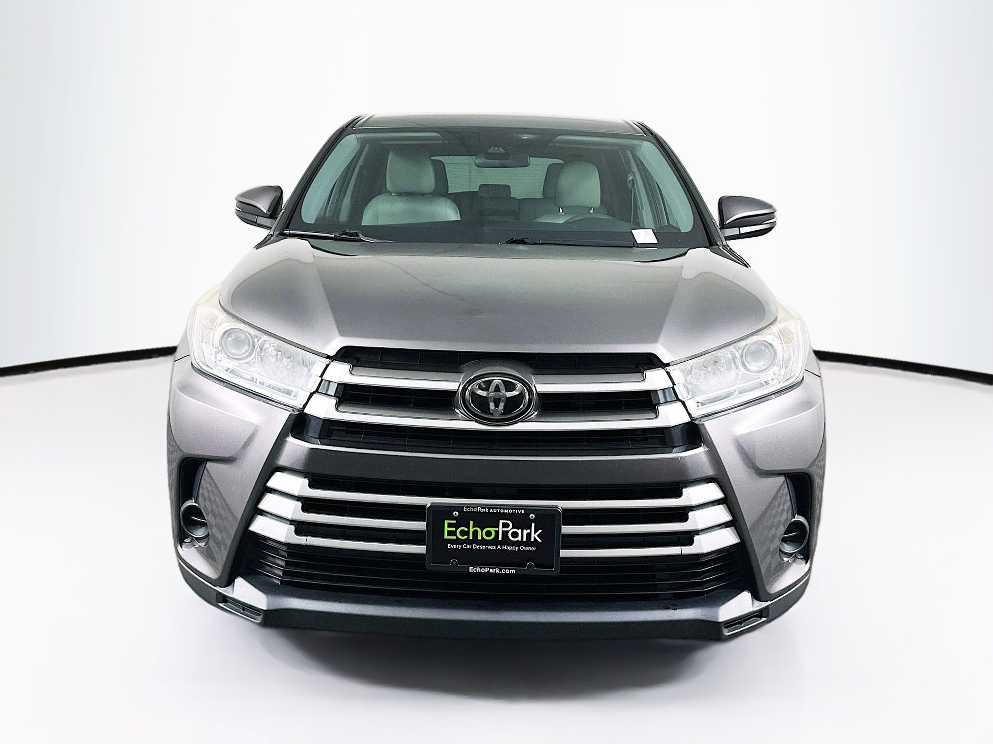 Used 2019 Toyota Highlander LE image 2