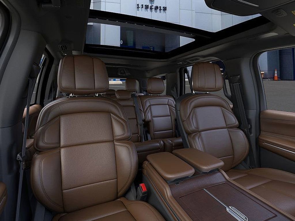 New 2025 Lincoln Navigator Reserve image 10