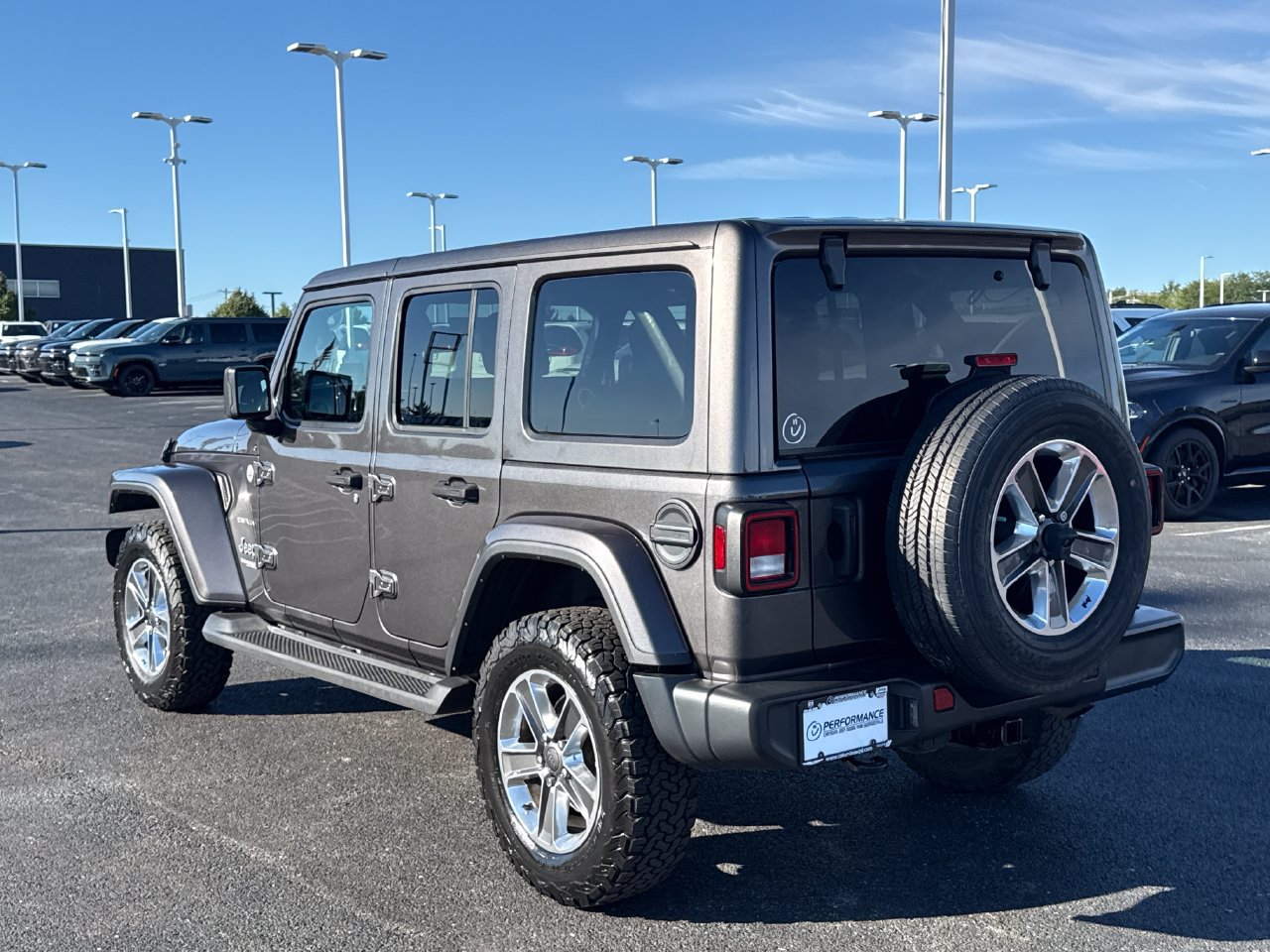 Used 2021 Jeep Wrangler Unlimited Sahara w/ Uconnect 4C Nav & Sound Group AWD/4WD image 4