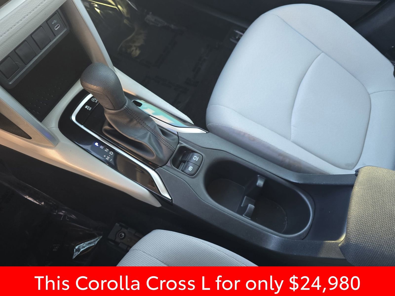 Used 2024 Toyota Corolla Cross L image 31