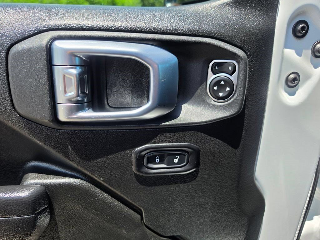 Used 2026 Jeep Gladiator Mojave AWD/4WD image 11