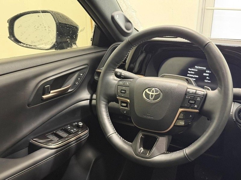 Used 2025 Toyota Crown Platinum image 11