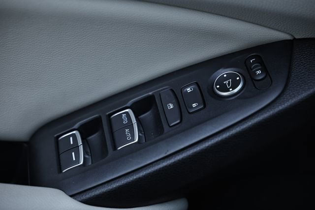 Used 2018 Honda Accord EX image 17