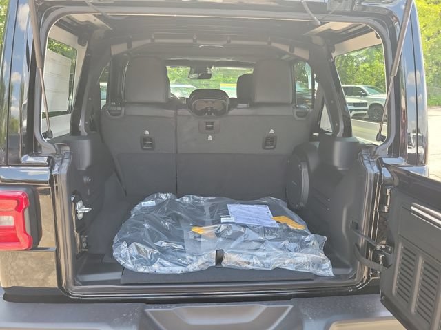 New 2026 Jeep Wrangler Unlimited Rubicon w/ Safety Group AWD/4WD image 8