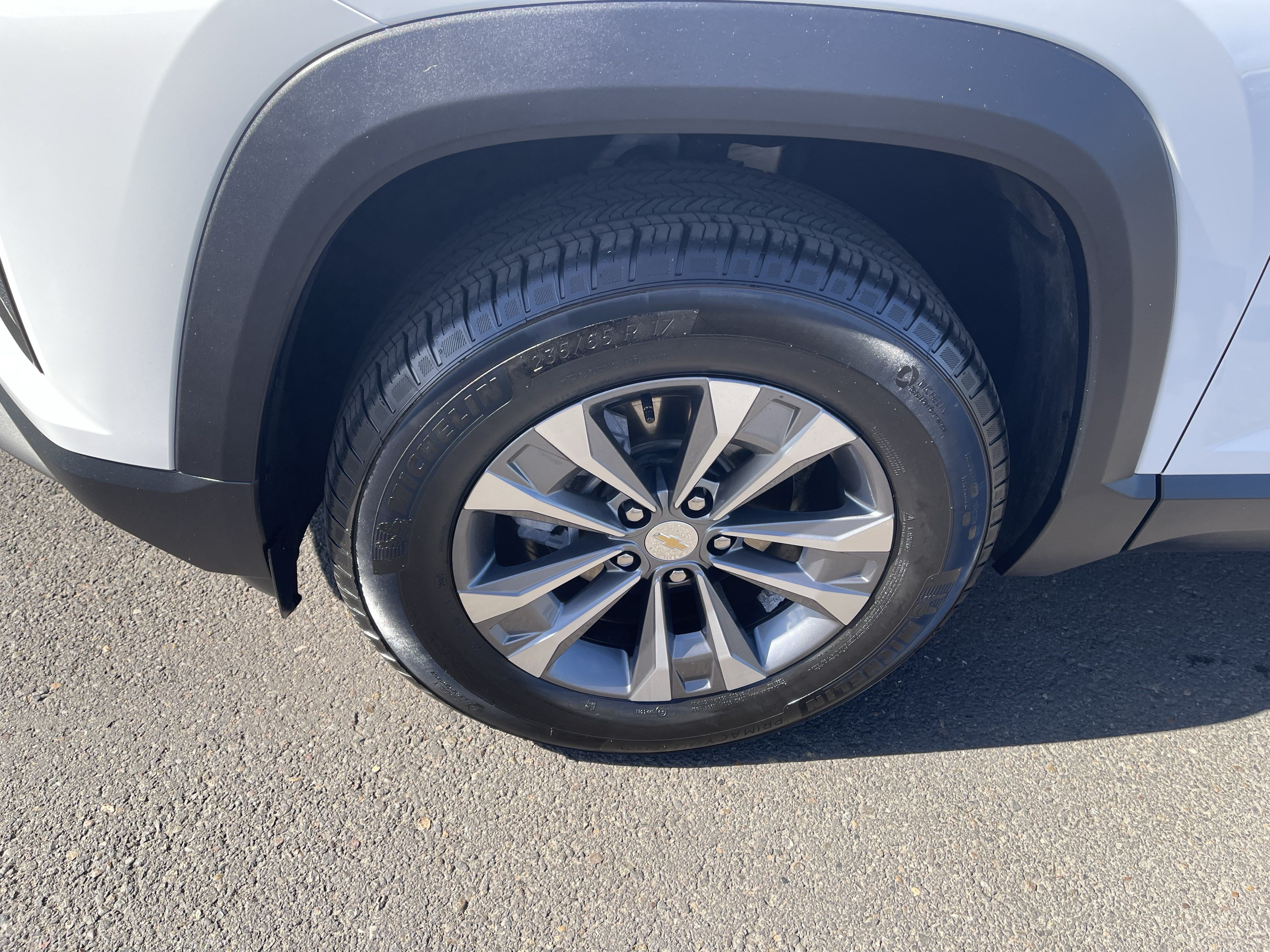 Used 2026 Chevrolet Equinox LT AWD/4WD image 9