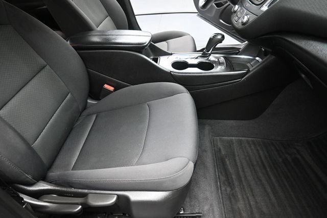 Used 2017 Chevrolet Malibu LT FWD image 26