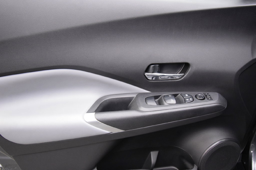 Used 2021 Nissan Kicks SR w/ SR Premium Package FWD image 20