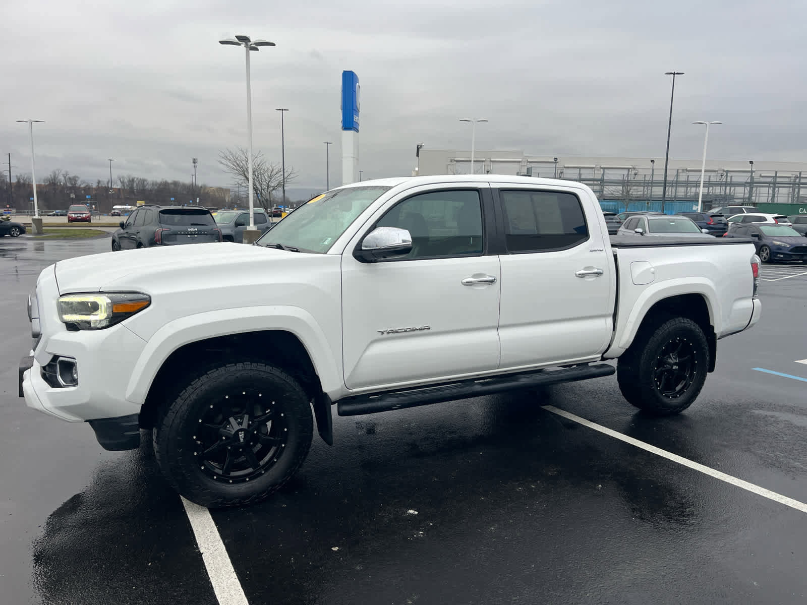 Used 2020 Toyota Tacoma Limited image 8