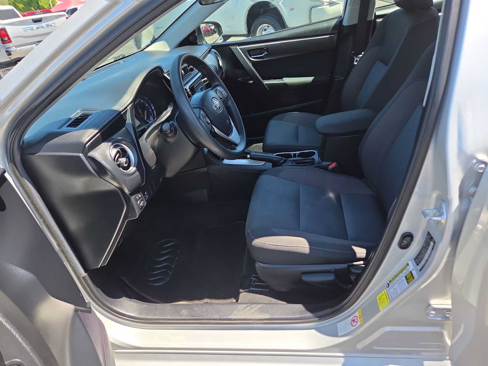 Used 2018 Toyota Corolla LE w/ LE Premium Package FWD image 19