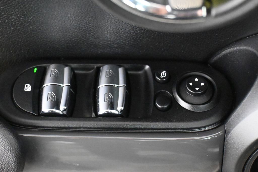 Used 2016 MINI Cooper 4-Door Hardtop image 23