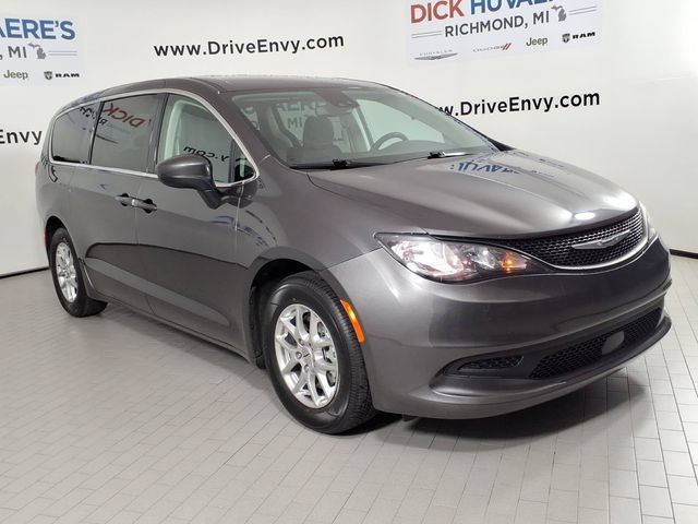 Used 2023 Chrysler Voyager LX FWD image 3