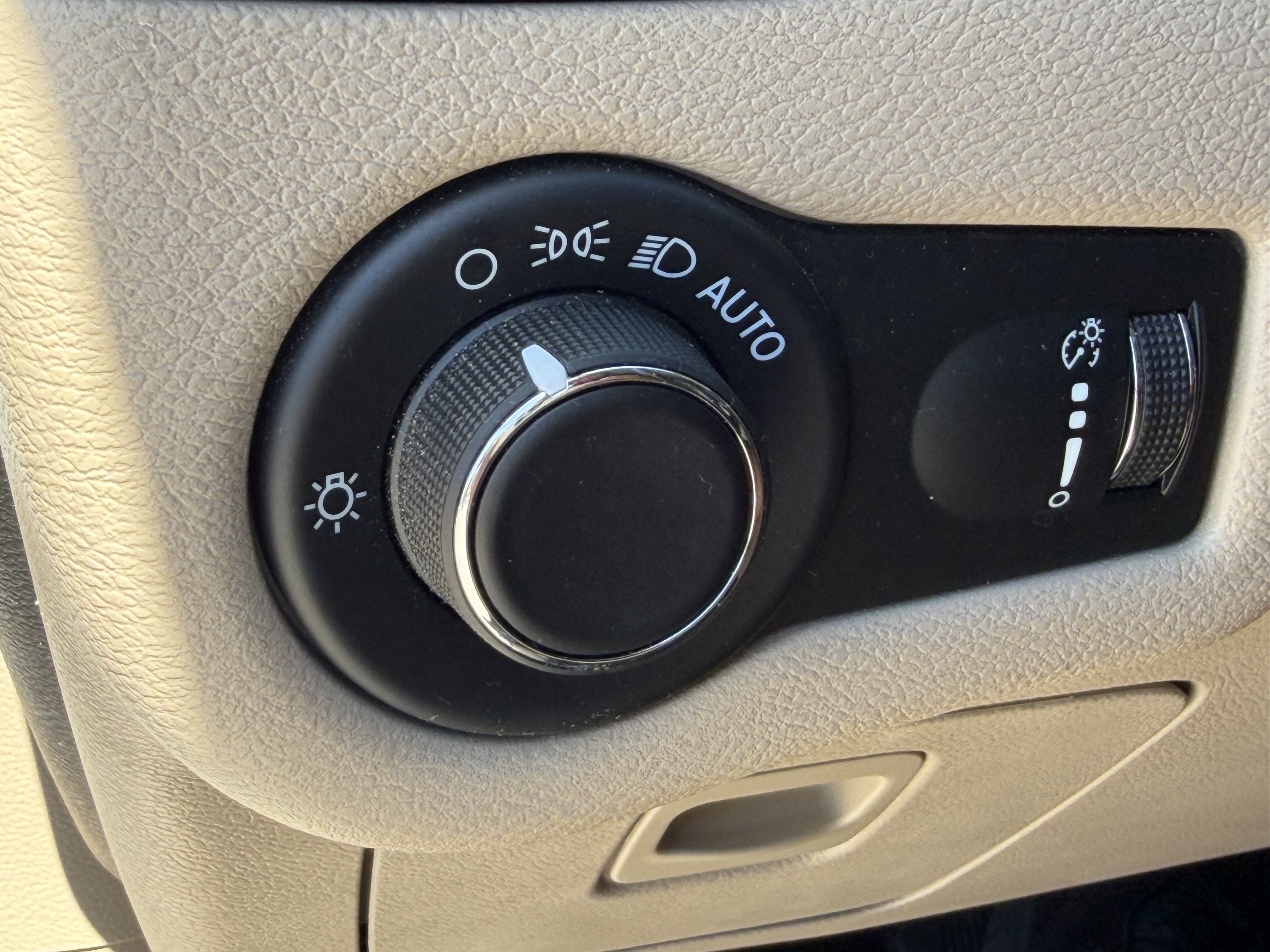 Used 2020 Jeep Cherokee Latitude FWD image 26