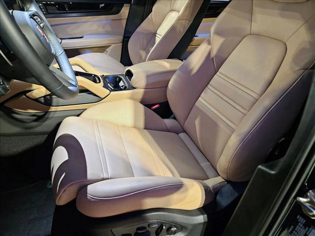 Used 2025 Porsche Cayenne GTS image 16