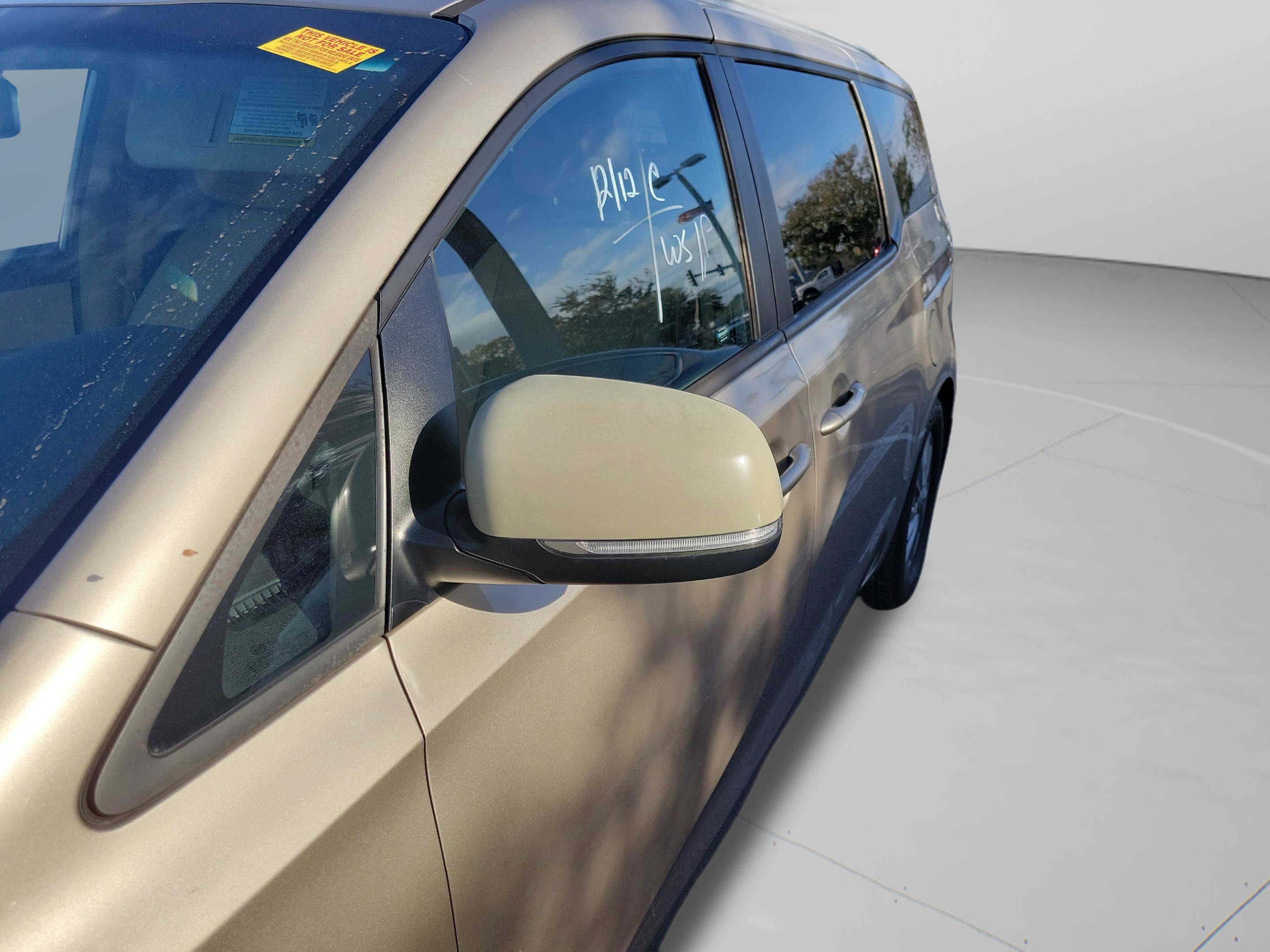 Used 2016 Kia Sedona LX w/ LX Convenience Package image 26