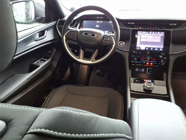 New 2025 Jeep Grand Cherokee L Laredo image 4